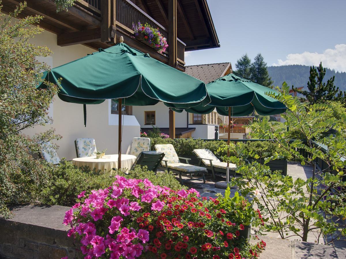 Hotel Panorama Garni Ingrid Toblach Exteriér fotografie